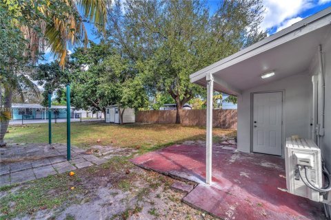 House in Hollywood, Florida 2 bedrooms, 80.08 sq.m. № 1985857 - photo 17