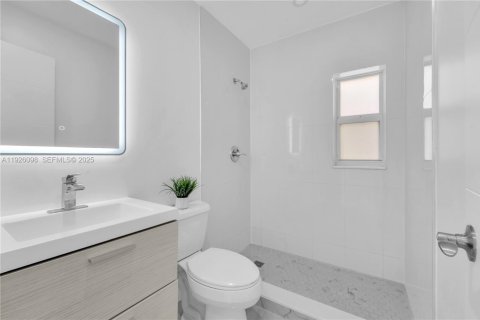 House in Hollywood, Florida 2 bedrooms, 80.08 sq.m. № 1985857 - photo 13