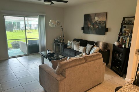 Apartment in St. Lucie, Florida 3 bedrooms, 142.05 sq.m. № 2378729 - photo 8