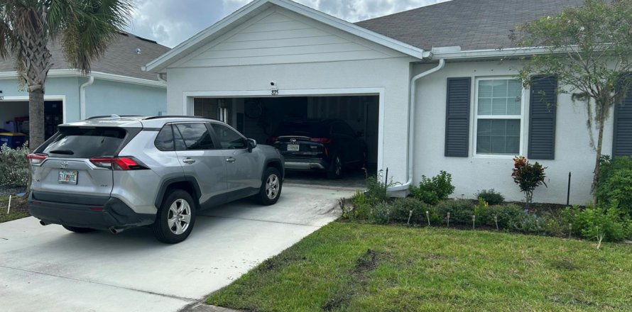 Apartment in St. Lucie, Florida 3 bedrooms, 142.05 sq.m. № 2378729