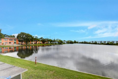 Condominio en venta en Miami, Florida, 1 dormitorio, 61.32 m2 № 1949256 - foto 20