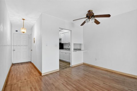 Condominio en venta en Miami, Florida, 1 dormitorio, 61.32 m2 № 1949256 - foto 7
