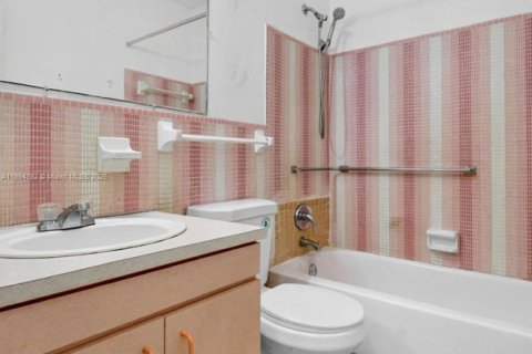 Condominio en venta en Miami, Florida, 1 dormitorio, 61.32 m2 № 1949256 - foto 16