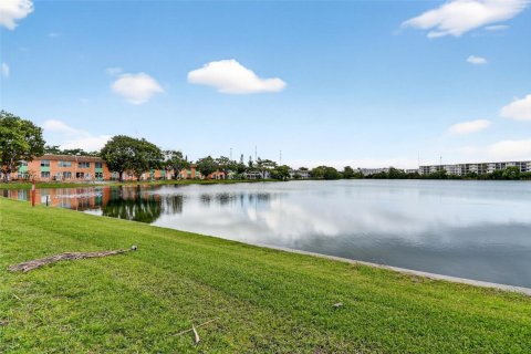 Condominio en venta en Miami, Florida, 1 dormitorio, 61.32 m2 № 1949256 - foto 4