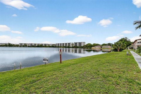 Condominio en venta en Miami, Florida, 1 dormitorio, 61.32 m2 № 1949256 - foto 5