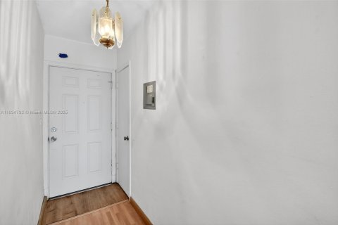 Condominio en venta en Miami, Florida, 1 dormitorio, 61.32 m2 № 1949256 - foto 6