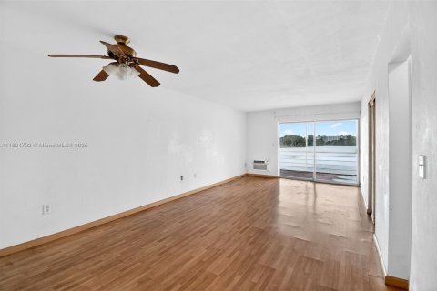 Condominio en venta en Miami, Florida, 1 dormitorio, 61.32 m2 № 1949256 - foto 8