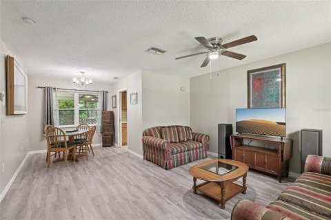 House in New Port Richey, Florida 2 bedrooms, 100.8 sq.m. № 1879269 - photo 3
