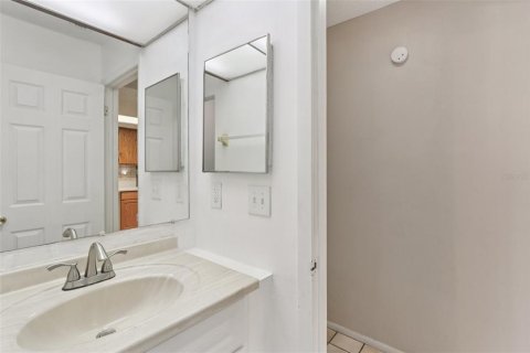House in New Port Richey, Florida 2 bedrooms, 100.8 sq.m. № 1879269 - photo 8