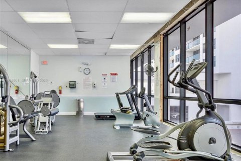 Copropriété à louer à Hollywood, Floride: 1 chambre, 91.04 m2 № 1997193 - photo 8