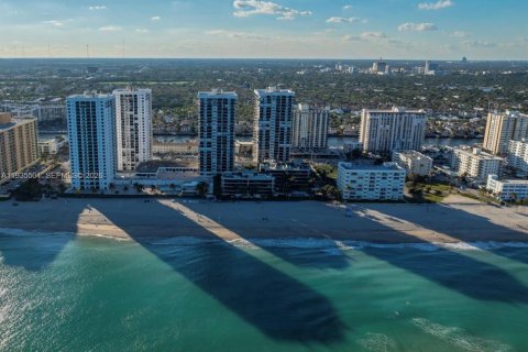 Condominio en Hollywood, Florida, 1 dormitorio  № 1997193