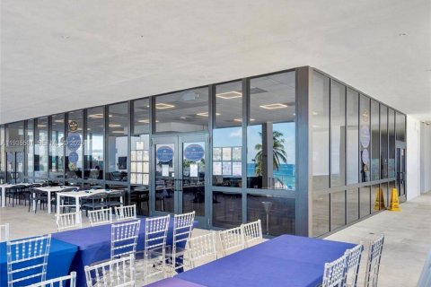 Copropriété à louer à Hollywood, Floride: 1 chambre, 91.04 m2 № 1997193 - photo 10