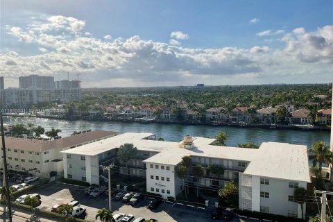 Copropriété à louer à Hollywood, Floride: 1 chambre, 91.04 m2 № 1997193 - photo 26