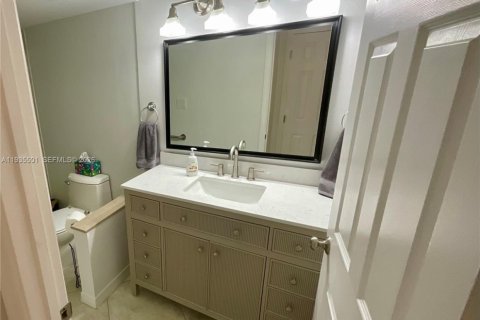 Copropriété à louer à Hollywood, Floride: 1 chambre, 91.04 m2 № 1997193 - photo 23