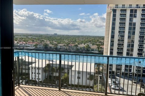 Copropriété à louer à Hollywood, Floride: 1 chambre, 91.04 m2 № 1997193 - photo 24