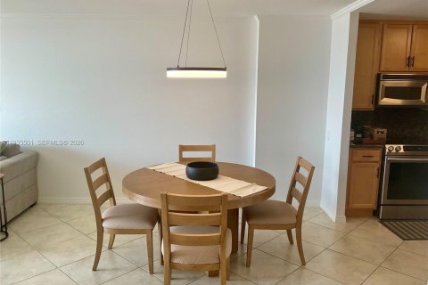 Copropriété à louer à Hollywood, Floride: 1 chambre, 91.04 m2 № 1997193 - photo 16