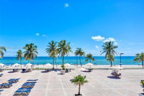 Copropriété à louer à Hollywood, Floride: 1 chambre, 91.04 m2 № 1997193 - photo 6