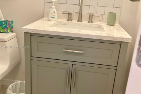 Copropriété à louer à Hollywood, Floride: 1 chambre, 91.04 m2 № 1997193 - photo 20