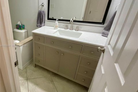 Copropriété à louer à Hollywood, Floride: 1 chambre, 91.04 m2 № 1997193 - photo 21