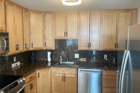 Copropriété à louer à Hollywood, Floride: 1 chambre, 91.04 m2 № 1997193 - photo 17