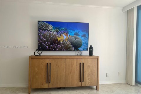 Copropriété à louer à Hollywood, Floride: 1 chambre, 91.04 m2 № 1997193 - photo 14