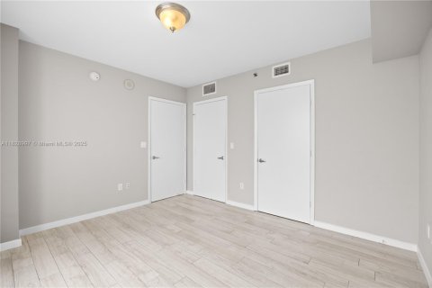 Condo in Miami, Florida, 2 bedrooms  № 1800993 - photo 24