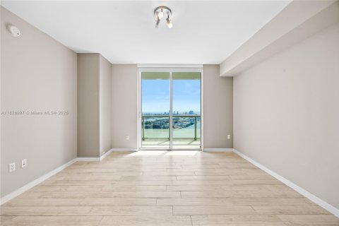 Condo in Miami, Florida, 2 bedrooms  № 1800993 - photo 25