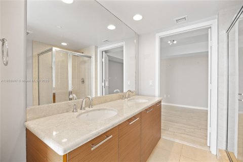 Condo in Miami, Florida, 2 bedrooms  № 1800993 - photo 28