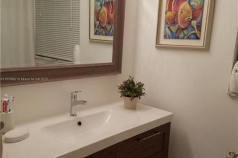 Condo in Pompano Beach, Florida, 3 bedrooms  № 2082169 - photo 22