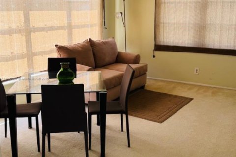 Condo in Pompano Beach, Florida, 3 bedrooms  № 2082169 - photo 3