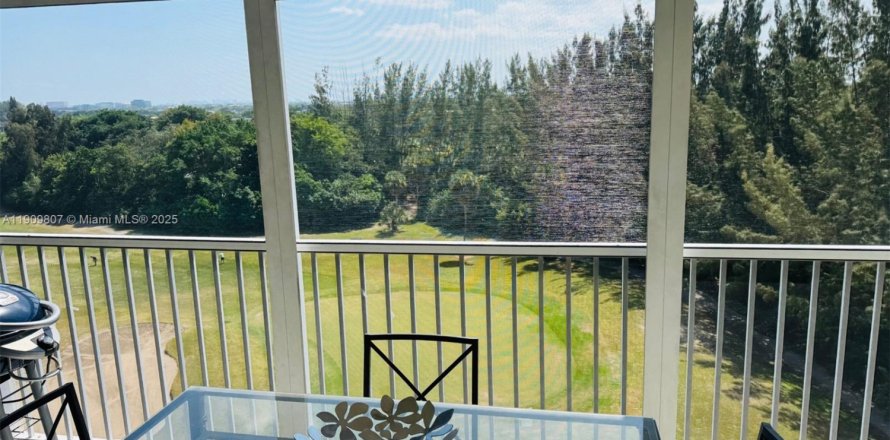 Condo in Pompano Beach, Florida, 3 bedrooms  № 2082169
