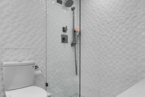 Condominio en venta en Miami Beach, Florida, 1 dormitorio, 69.31 m2 № 2033025 - foto 14