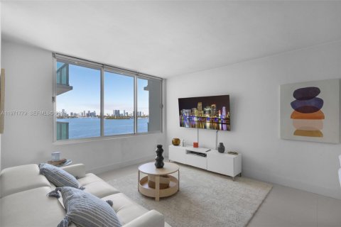 Condominio en Miami Beach, Florida, 1 dormitorio  № 2033025