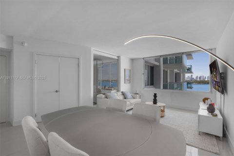 Condominio en venta en Miami Beach, Florida, 1 dormitorio, 69.31 m2 № 2033025 - foto 2