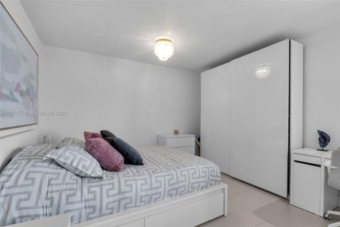 Condominio en venta en Miami Beach, Florida, 1 dormitorio, 69.31 m2 № 2033025 - foto 10