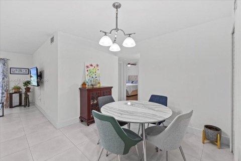 Condominio en venta en Miami, Florida, 2 dormitorios, 91.6 m2 № 1887990 - foto 11