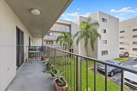 Condominio en venta en Miami, Florida, 2 dormitorios, 91.6 m2 № 1887990 - foto 19