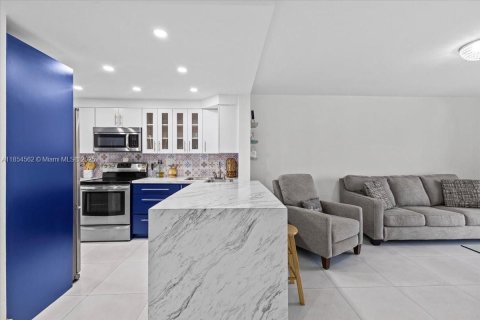 Condominio en venta en Miami, Florida, 2 dormitorios, 91.6 m2 № 1887990 - foto 13