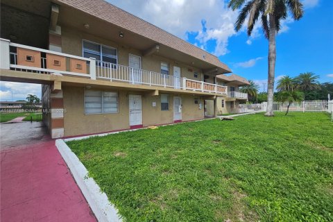 Condominio en alquiler en Miami Gardens, Florida, 1 dormitorio, 57.6 m2 № 1922755 - foto 1