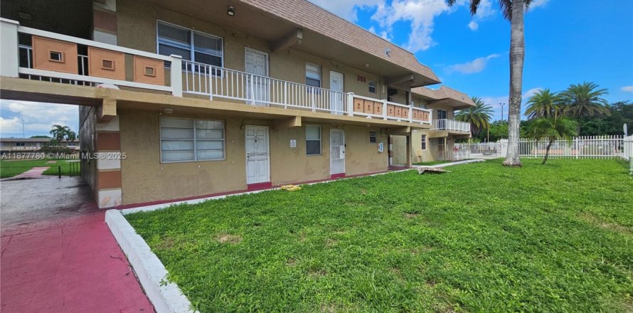 Condominio en Miami Gardens, Florida, 1 dormitorio  № 1922755