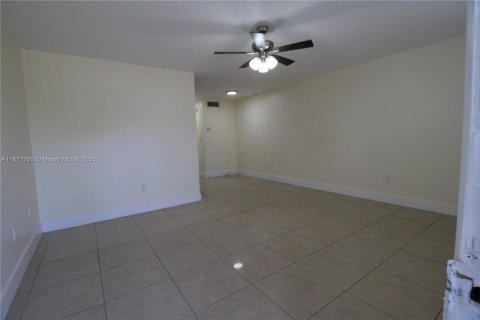 Condominio en alquiler en Miami Gardens, Florida, 1 dormitorio, 57.6 m2 № 1922755 - foto 8