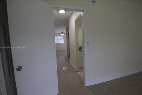 Condominio en alquiler en Miami Gardens, Florida, 1 dormitorio, 57.6 m2 № 1922755 - foto 5