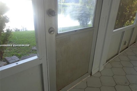 Touwnhouse à louer à Sunrise, Floride: 3 chambres, 123.56 m2 № 2011071 - photo 9