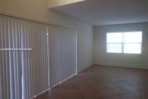 Touwnhouse à louer à Sunrise, Floride: 3 chambres, 123.56 m2 № 2011071 - photo 12