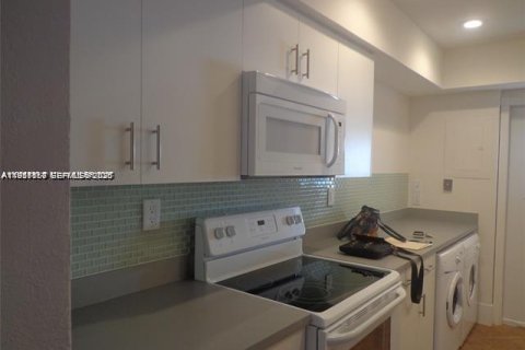 Touwnhouse à louer à Sunrise, Floride: 3 chambres, 123.56 m2 № 2011071 - photo 2