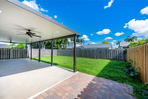 House in Homestead, Florida 4 bedrooms, 169.08 sq.m. № 1892141 - photo 5