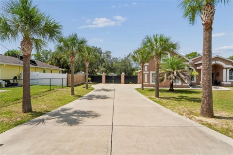Casa en Weeki Wachee, Florida 4 dormitorios, 196.4 m2 № 2364250