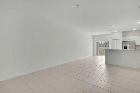 Touwnhouse à louer à Zephyrhills, Floride: 3 chambres, 151.8 m2 № 2155844 - photo 14