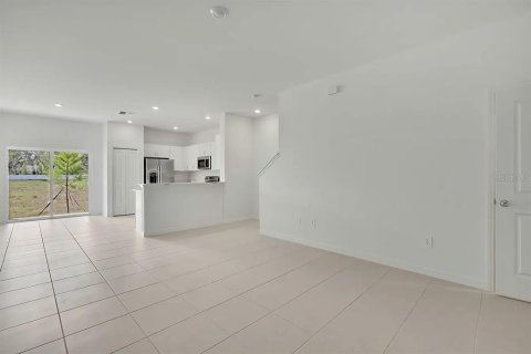 Touwnhouse à louer à Zephyrhills, Floride: 3 chambres, 151.8 m2 № 2155844 - photo 3