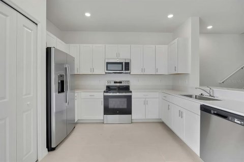 Touwnhouse à louer à Zephyrhills, Floride: 3 chambres, 151.8 m2 № 2155844 - photo 9